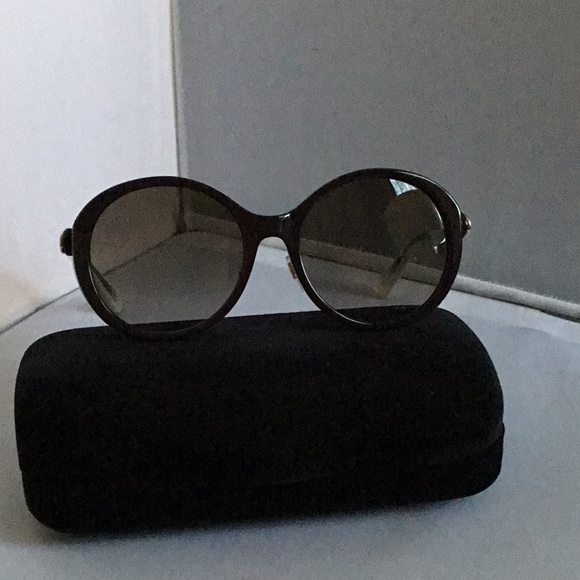 GUCCI SUNGLASSES FOR LADIES. - Picture 9 of 12
